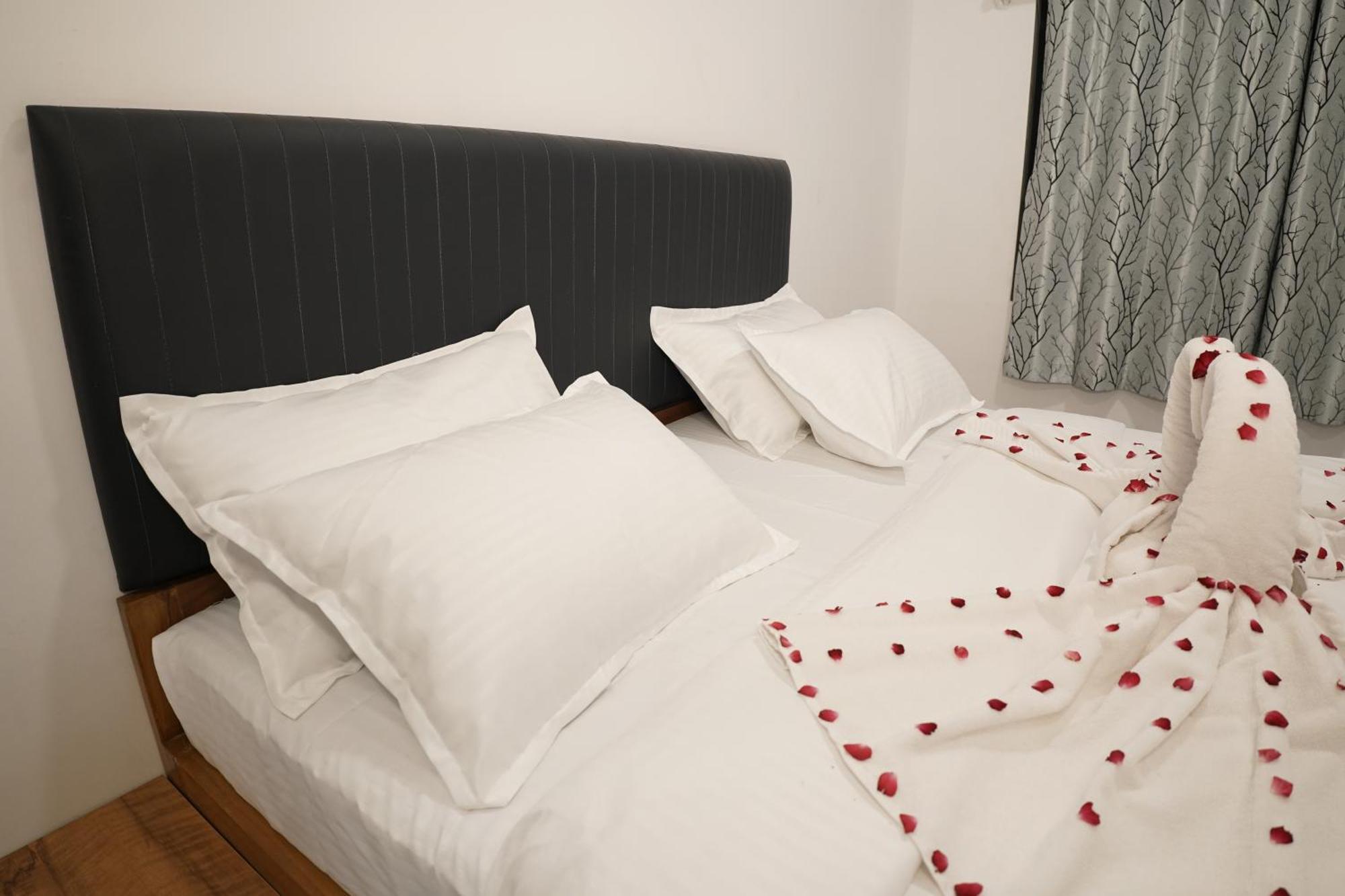 Hotel Royal Accord Сурат Екстер'єр фото