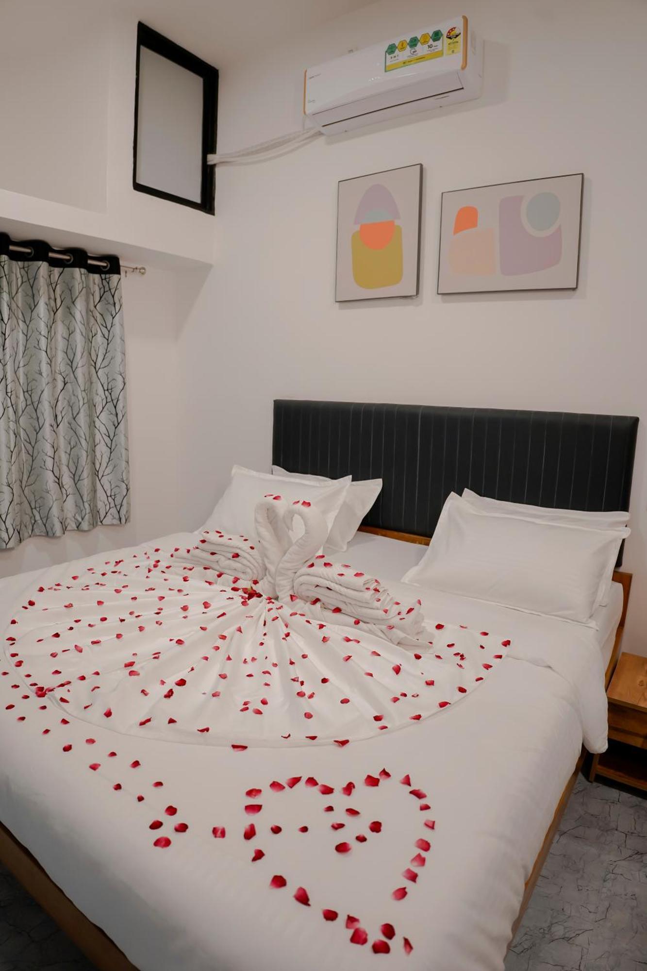 Hotel Royal Accord Сурат Екстер'єр фото